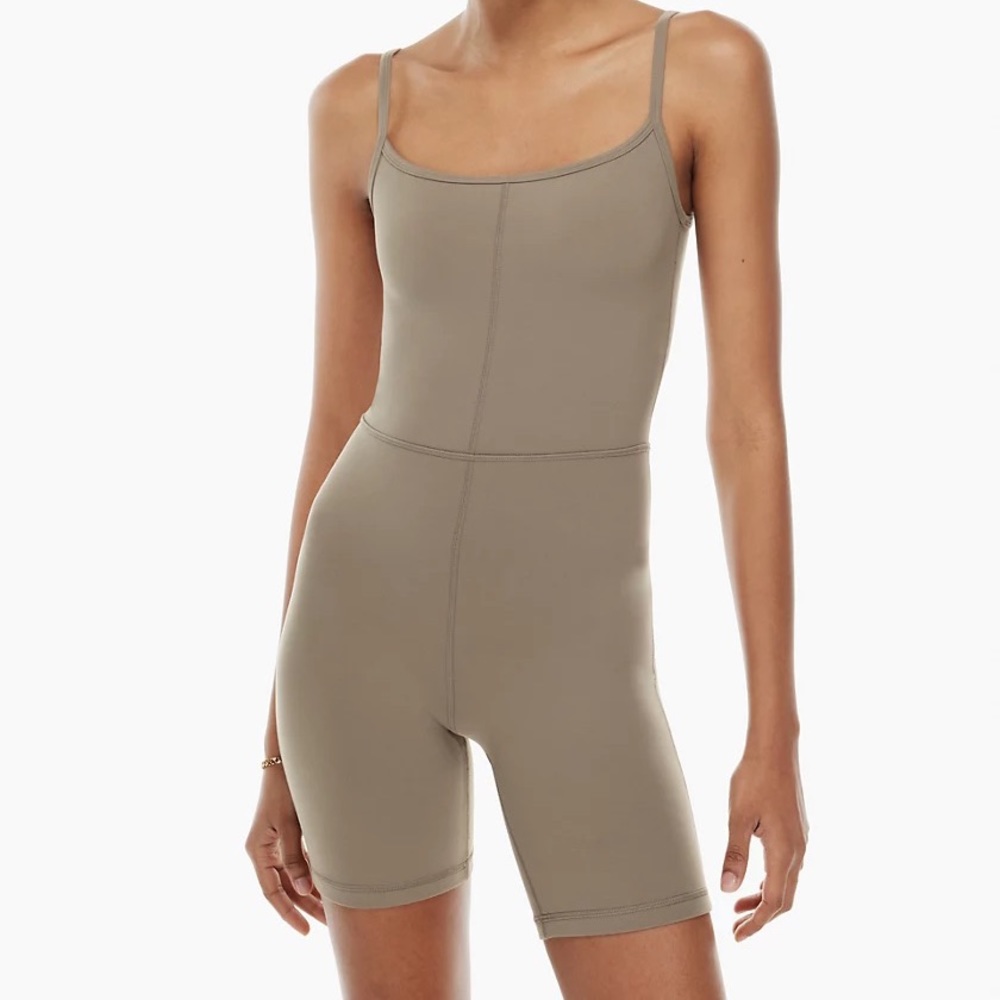 NWT Aritzia Wilfred Free Divinity 7" Romper in Turner Taupe
